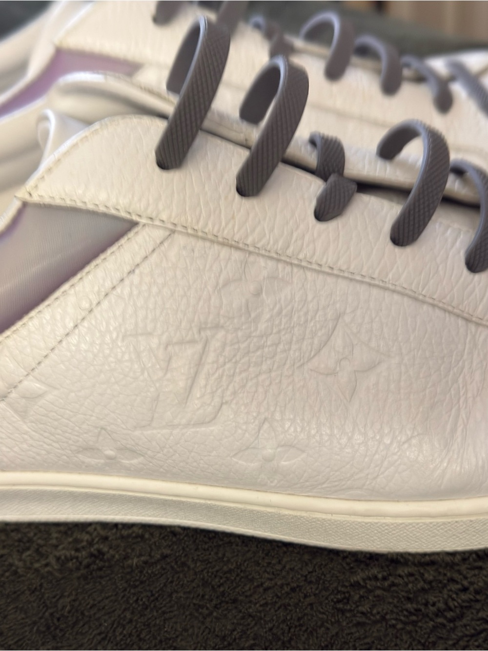 Louis Vuitton White Leather Sneakers with Lilac Heel Accent - Picture 2 of 5